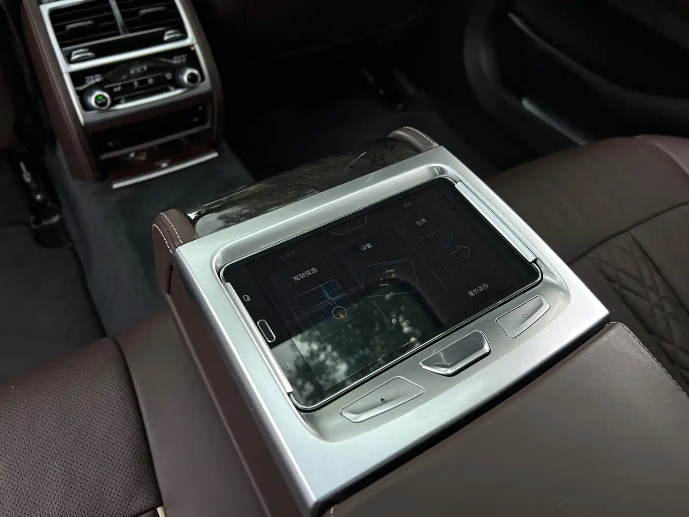 BMW 7 Series 2017 740Li Leading Edition фото 16