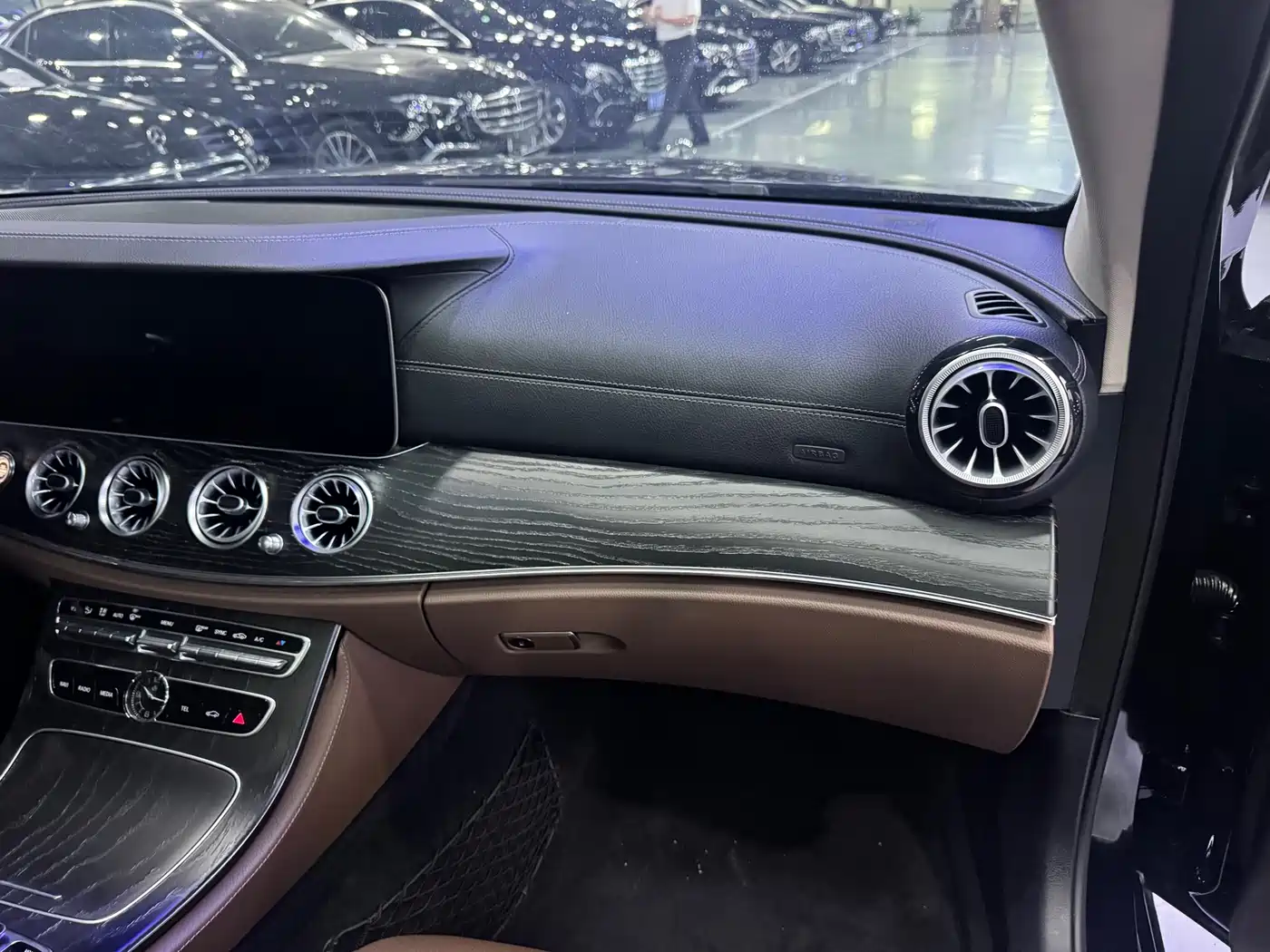 Mercedes-Benz E-Class 2019 E 300 L Sport Fashion фото 12
