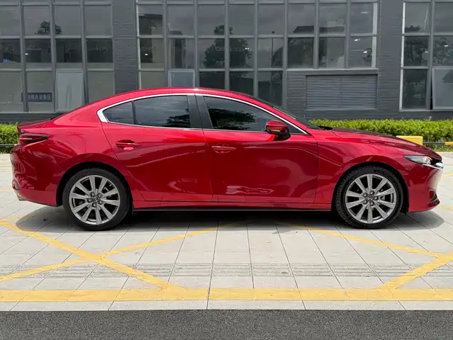 Mazda Mazda3 Axela 2021 2.0L Automatic Quality Glamour — фото 4