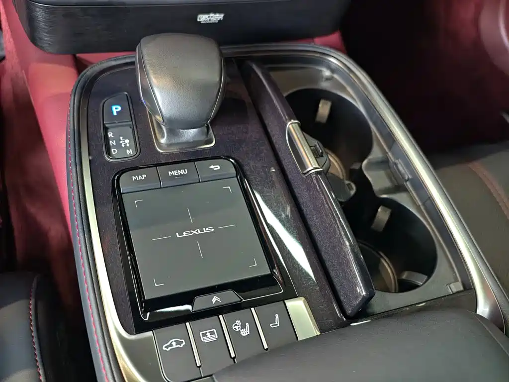 Фото 19 - Lexus LS