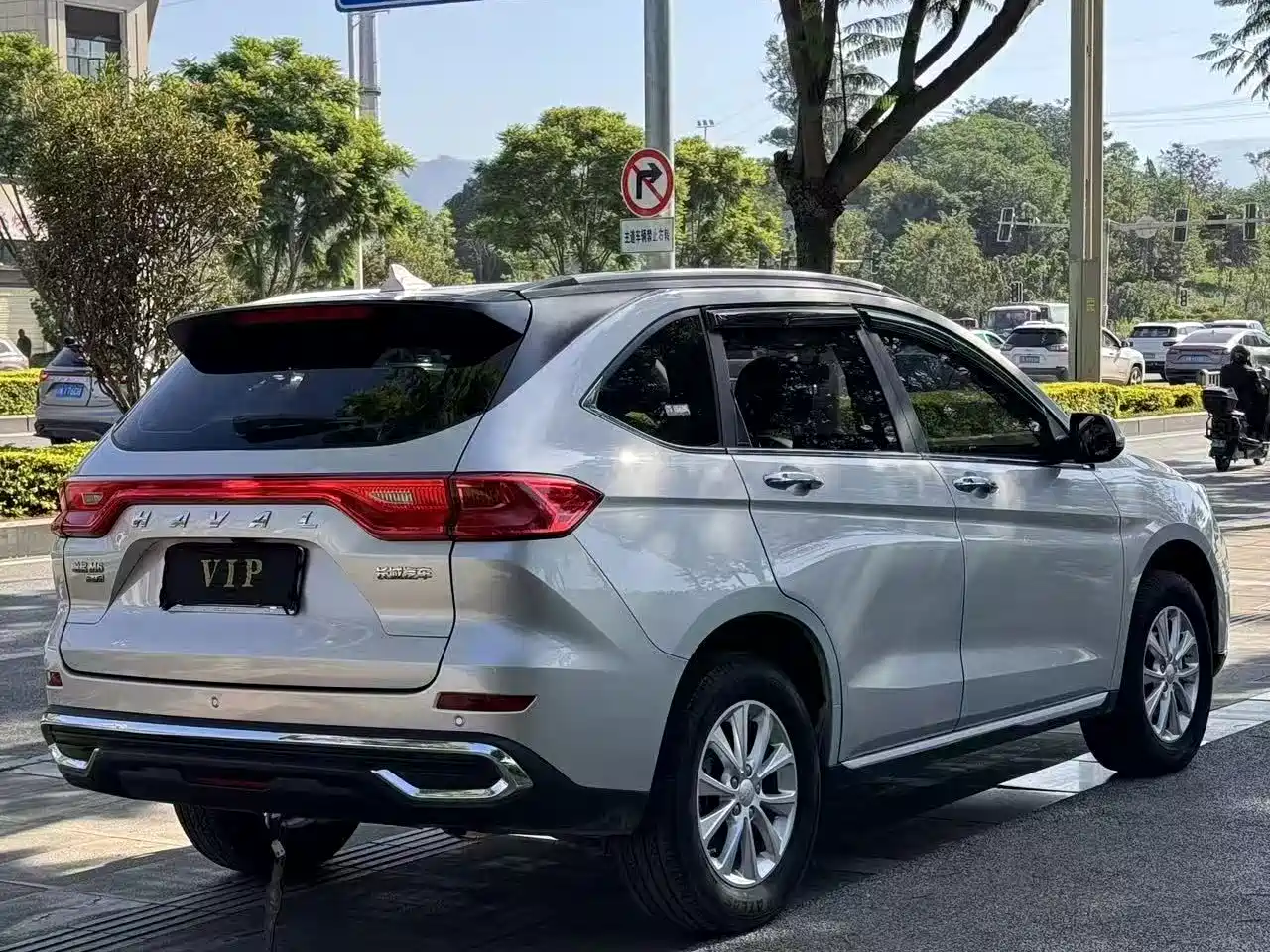 Photo 13 - Haval M6