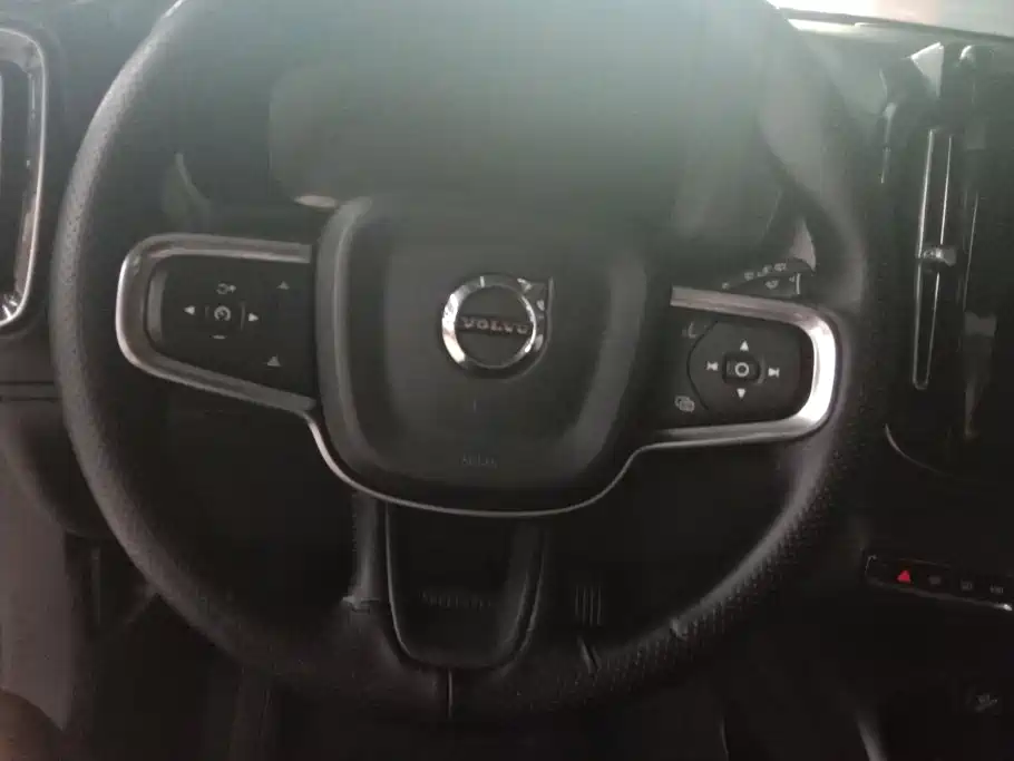 Фото 15 - Volvo XC40