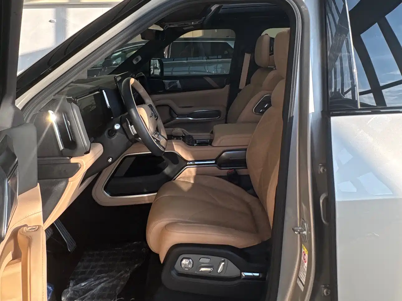 Fang Cheng Bao Leopard 8 2024 2025 Zhiyong Flagship 7-Seater