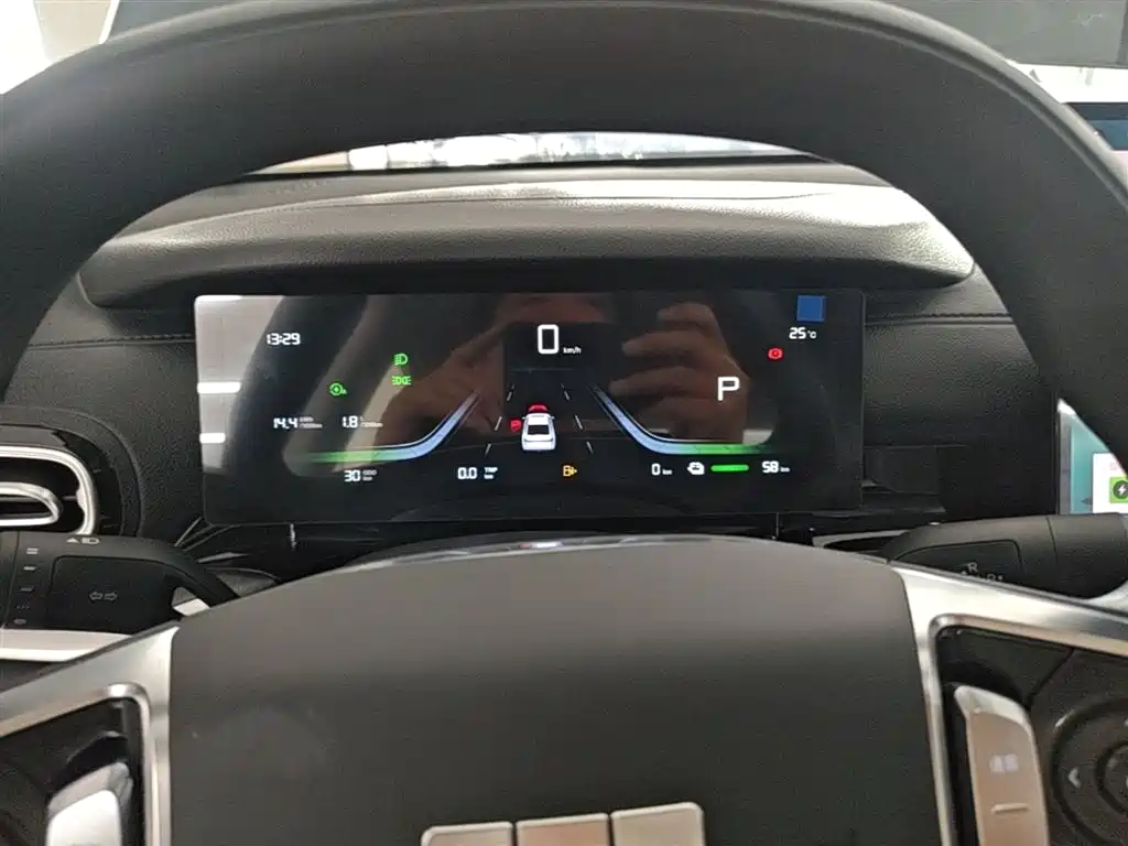 Geely Galaxy Galaxy Stellar 6 2025 60km Voyager Edition фото 12