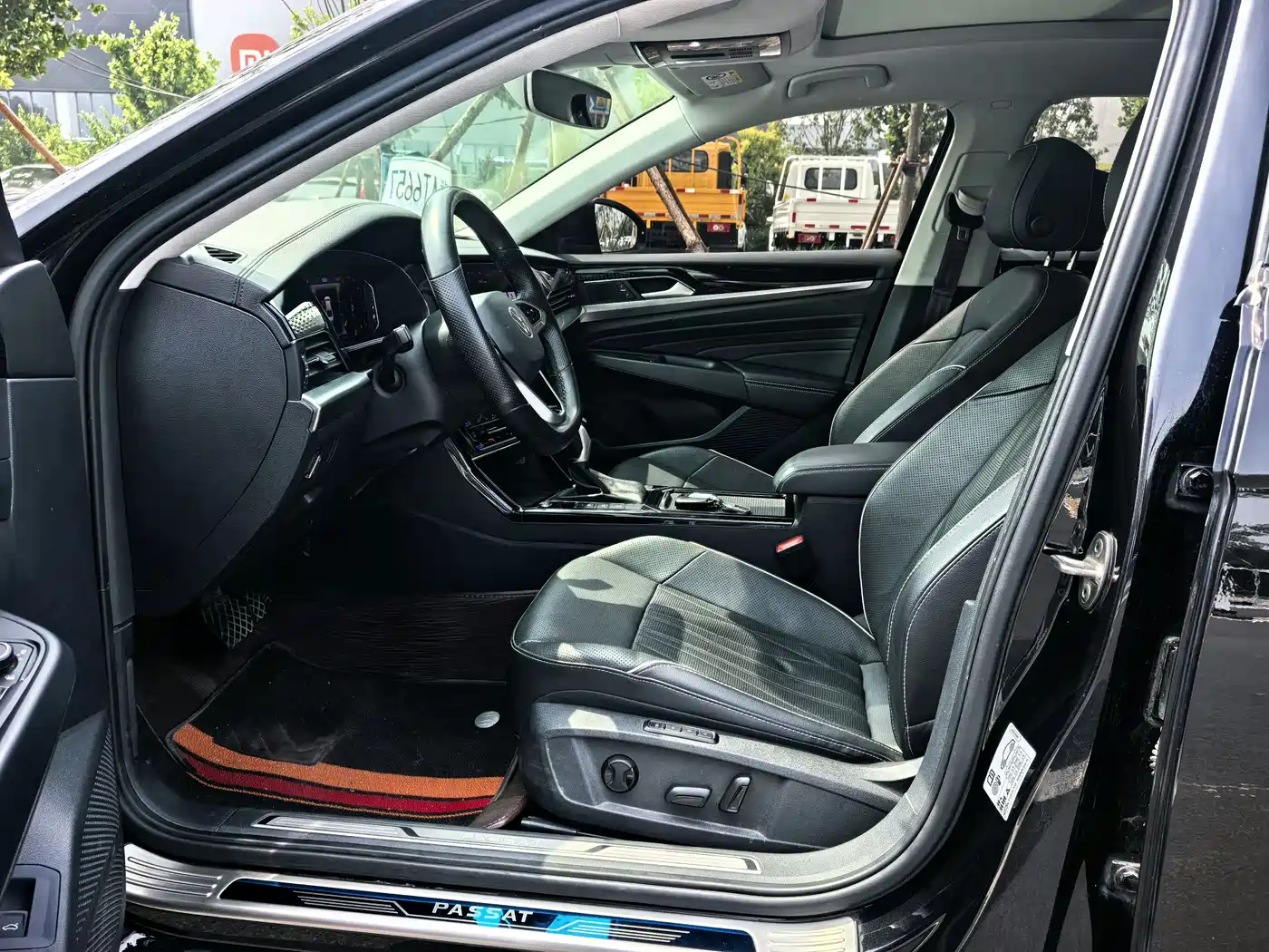 Volkswagen Passat 2022 330TSI Luxury Edition фото 2