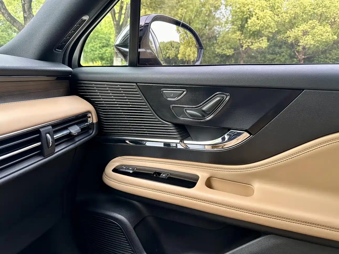 LINCOLN ADVENTURER