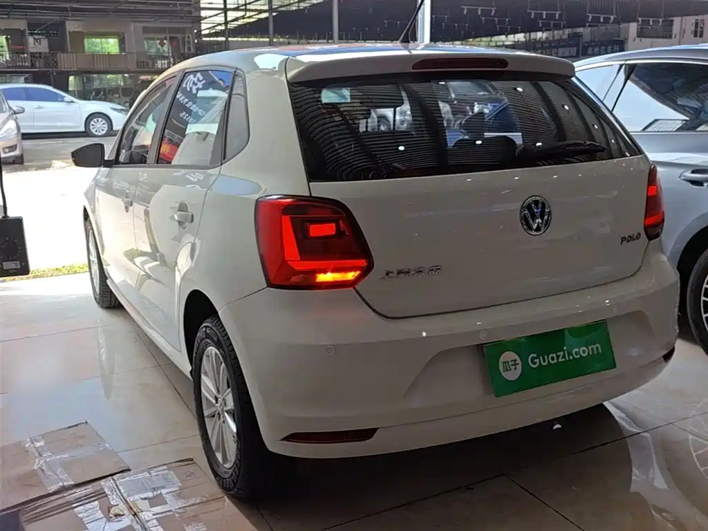 Volkswagen Polo 2016 1.4L Automatic Trend фото 5