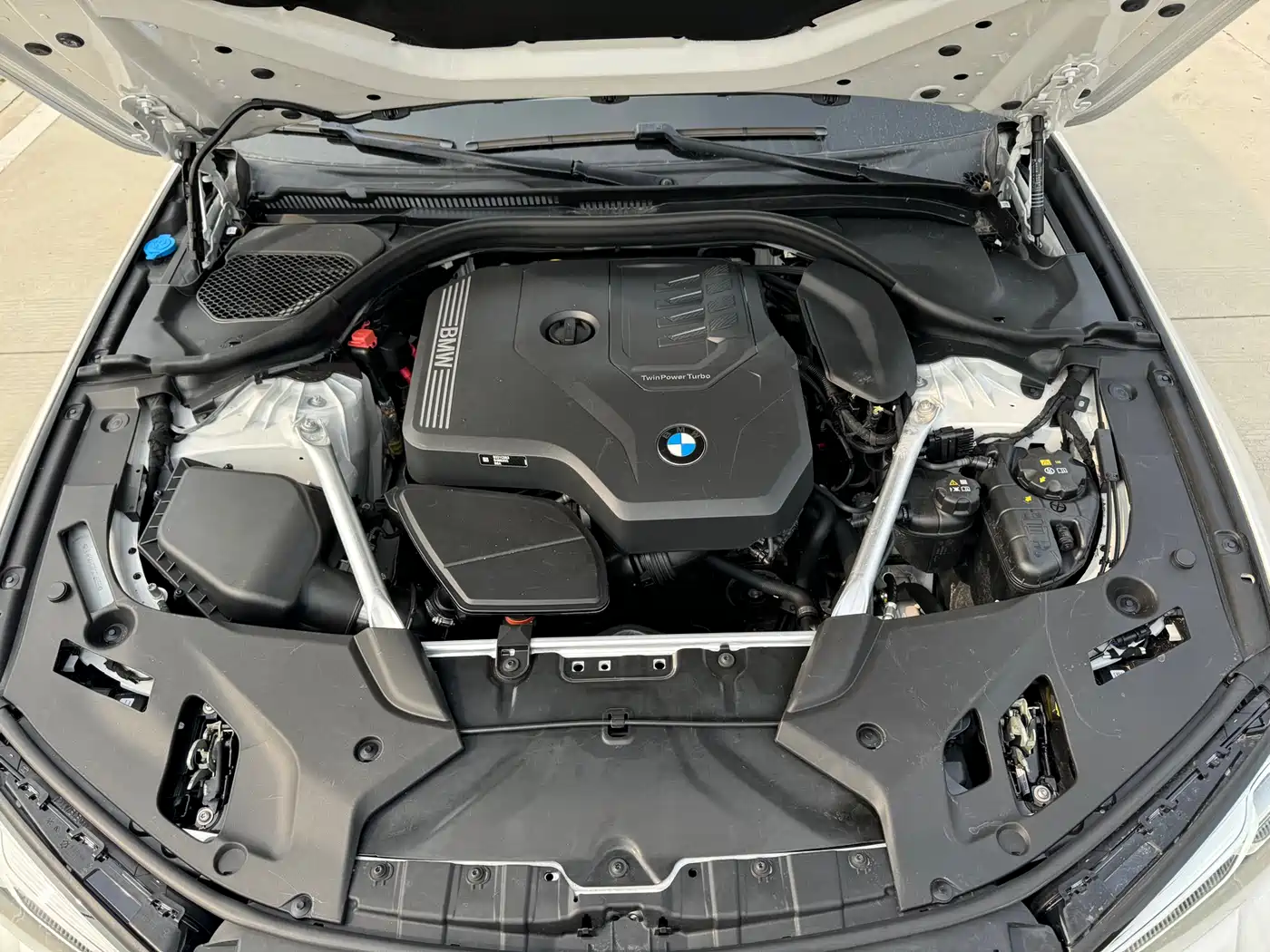 BMW 5 Series 2023 Facelift 530Li Leading M Sport Package фото 11