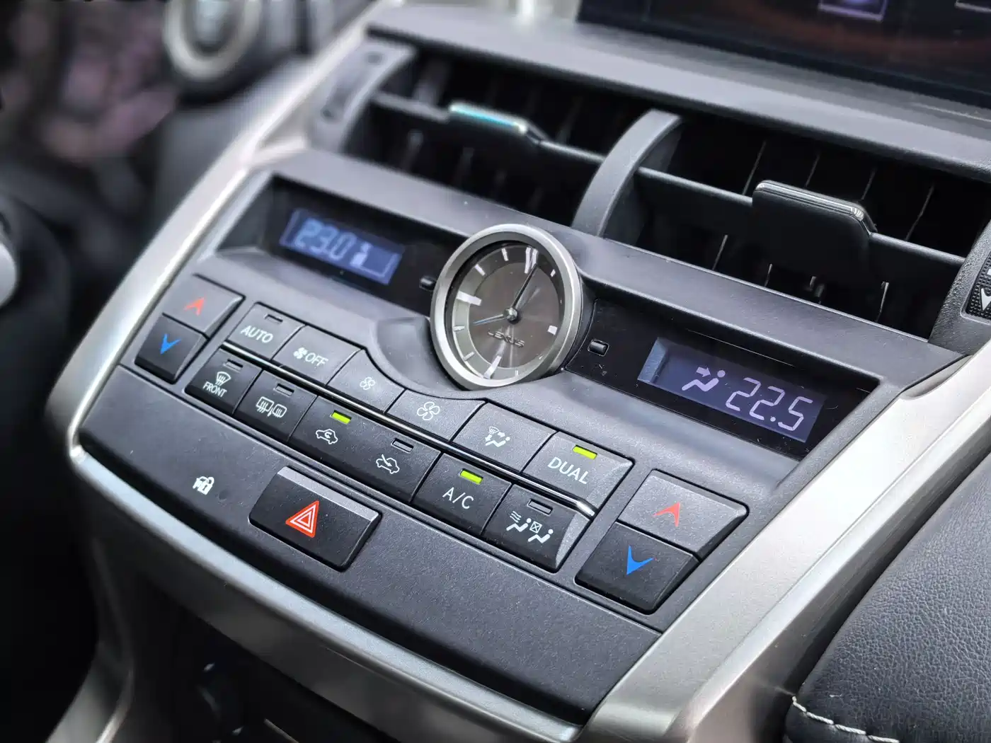 Lexus NX 2015 200t AWD F Sport фото 23