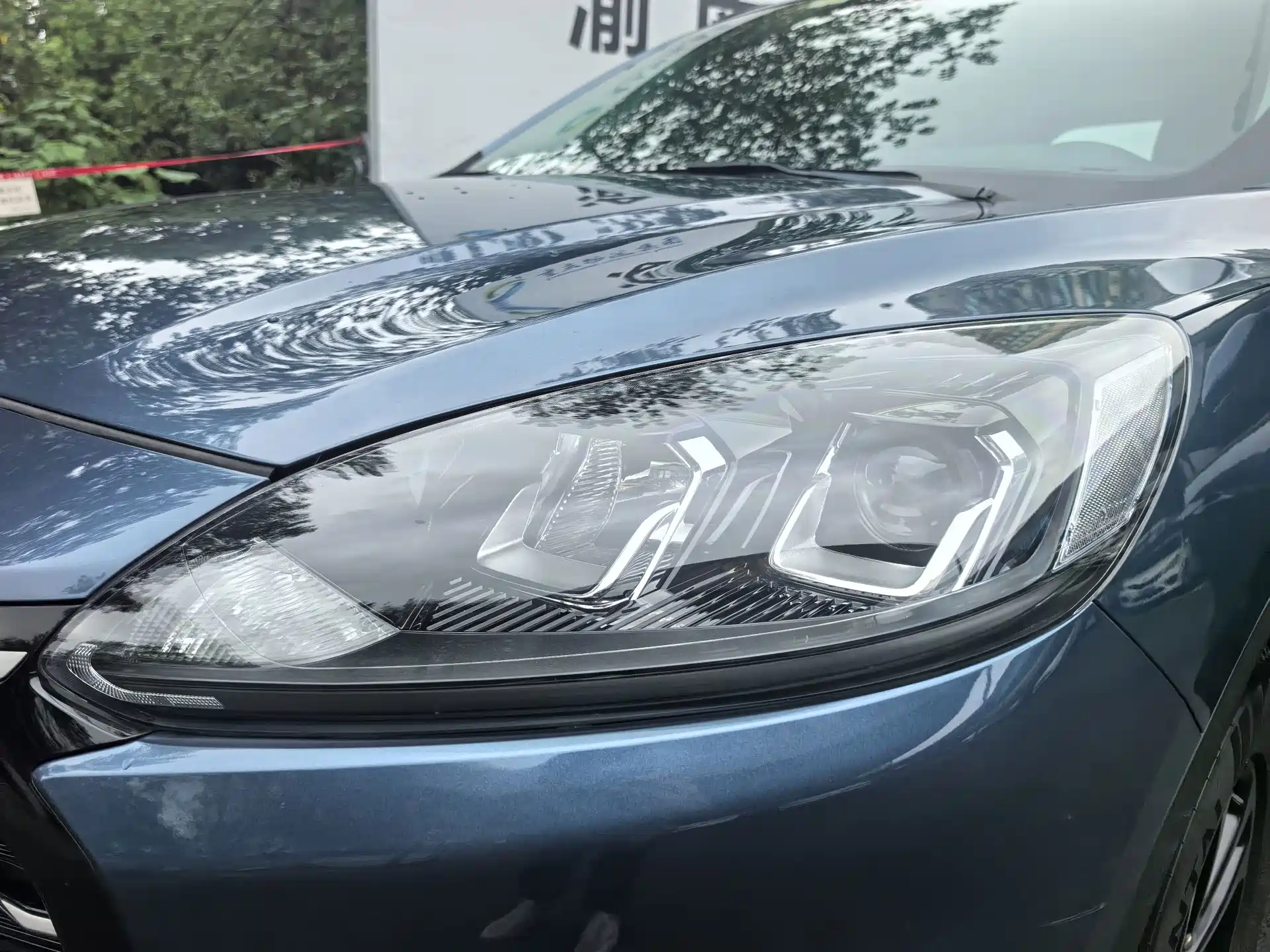 Photo 18 - Ford Escape