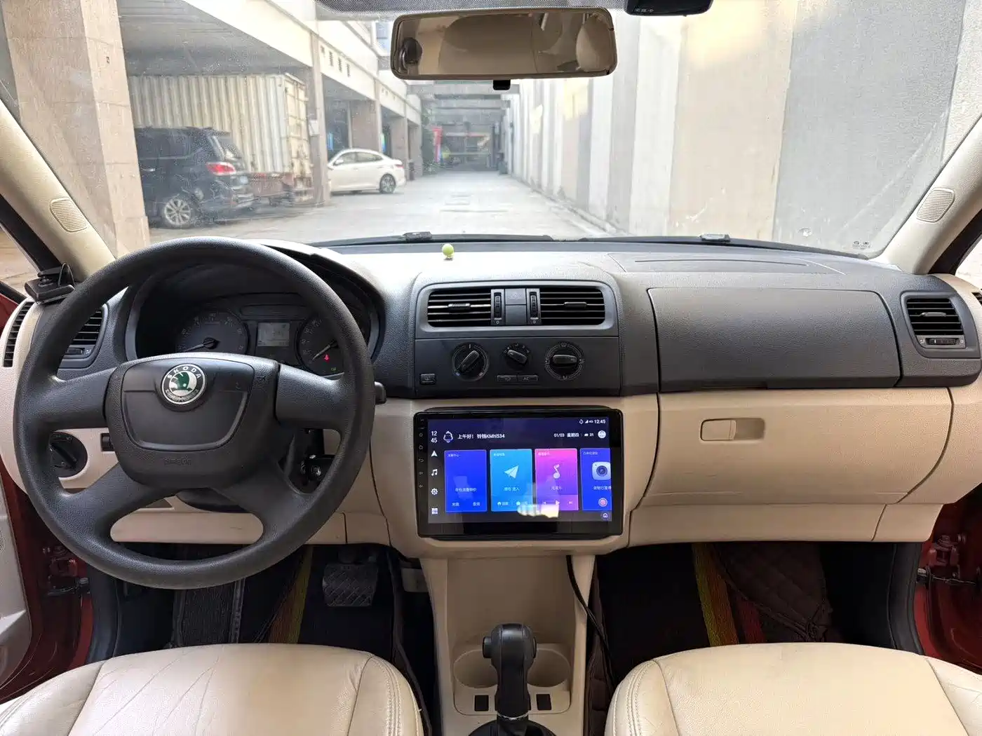 Škoda Fabia 2012 1.4L Automatic Crystal Edition фото 8
