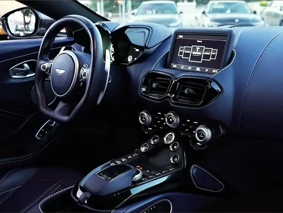 Фото 5 - Aston Martin Vantage
