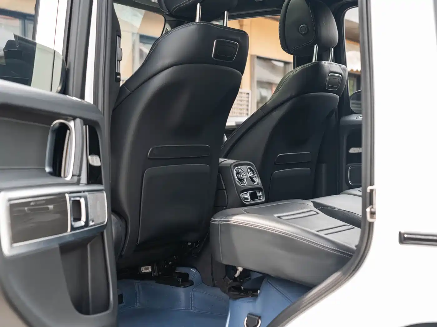 Mercedes-Benz G-Class 2024 G 500 фото 28