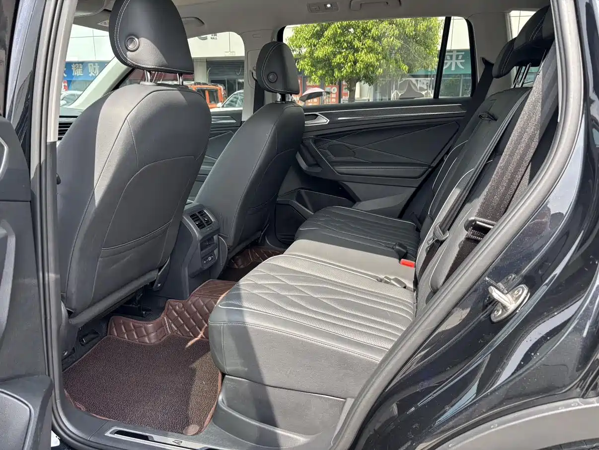 Volkswagen Tiguan L 2024 330TSI Automatic 2WD R-Line Premium Enjoyment Edition фото 9