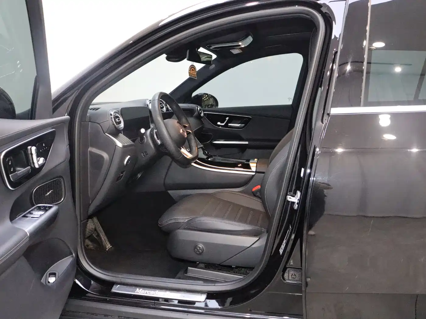 Mercedes-Benz GLC 2023 GLC 300 L 4MATIC Sport 5-Seater фото 13