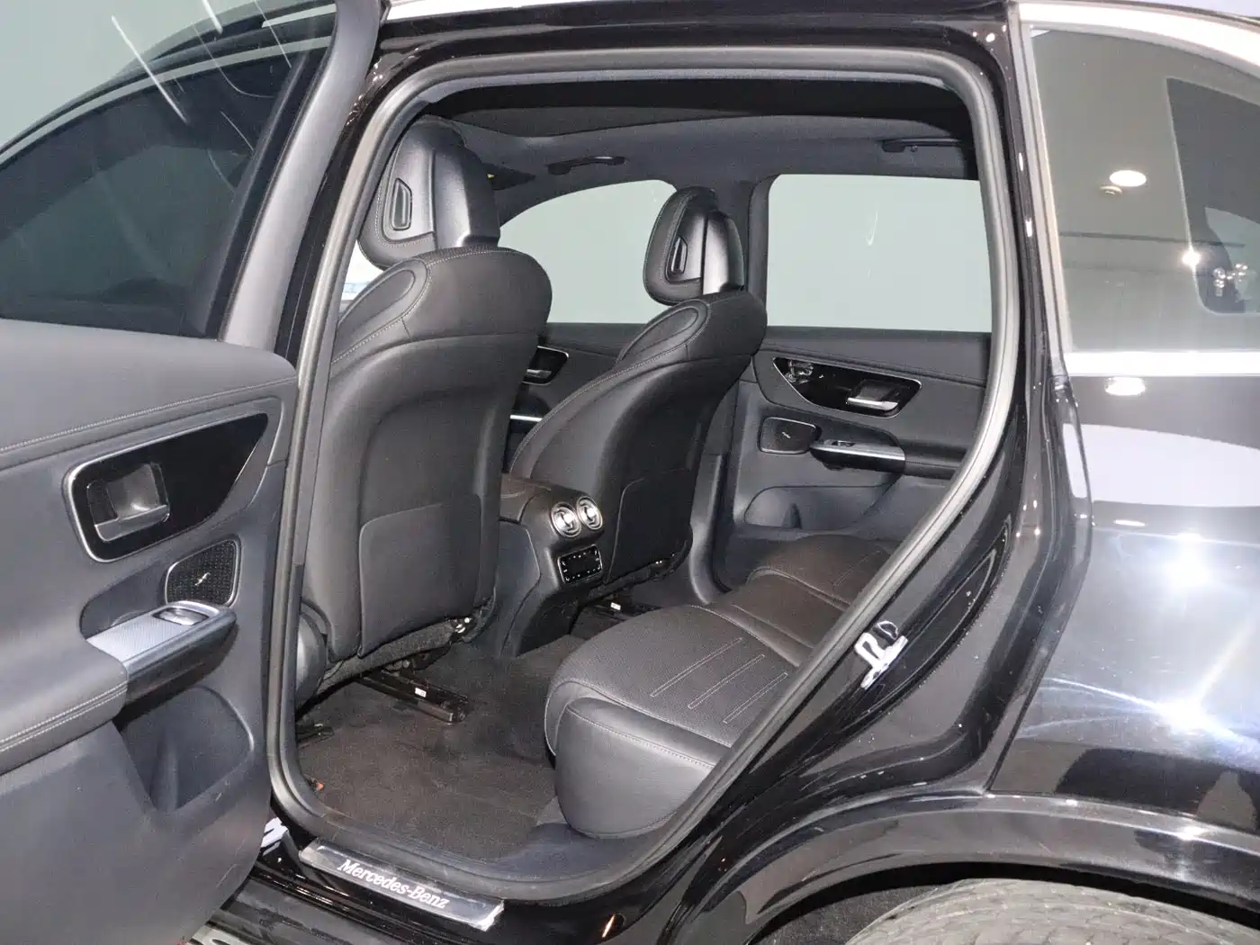 Mercedes-Benz GLC 2023 GLC 300 L 4MATIC Sport 5-Seater фото 14