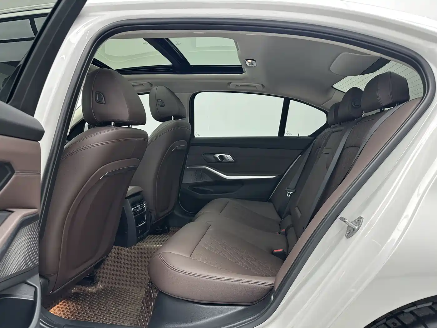 BMW 3 Series 2023 320Li M Sport Package фото 6