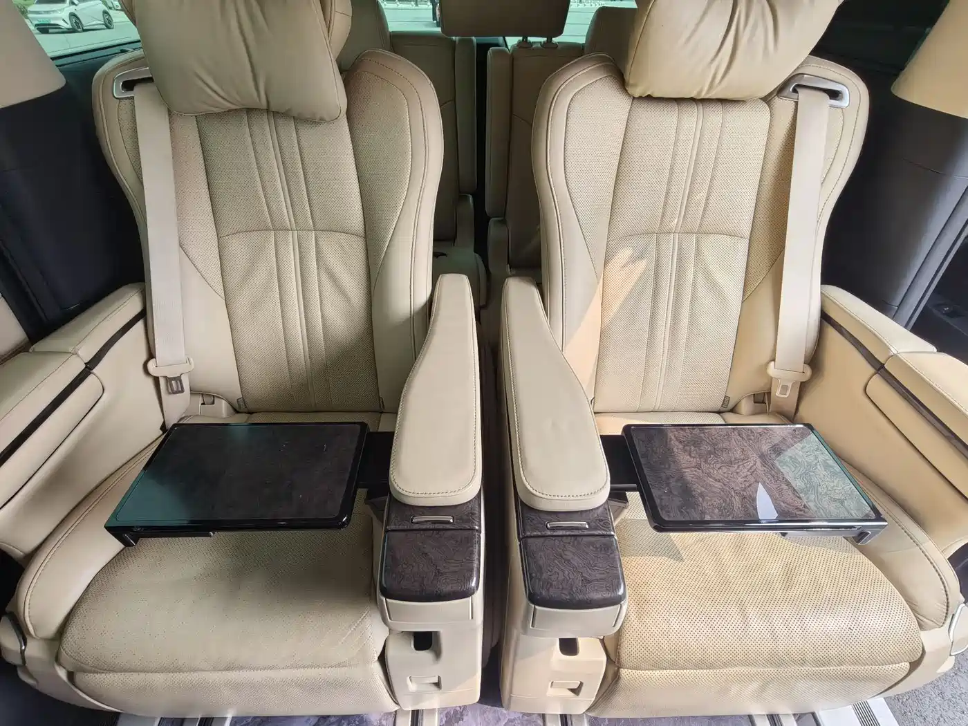 Toyota Alphard 2019 Hybrid 2.5L Premium Edition фото 16