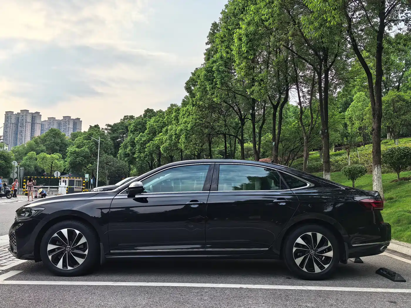 Volkswagen Passat 2022 330TSI Starlight Elite Edition фото 7