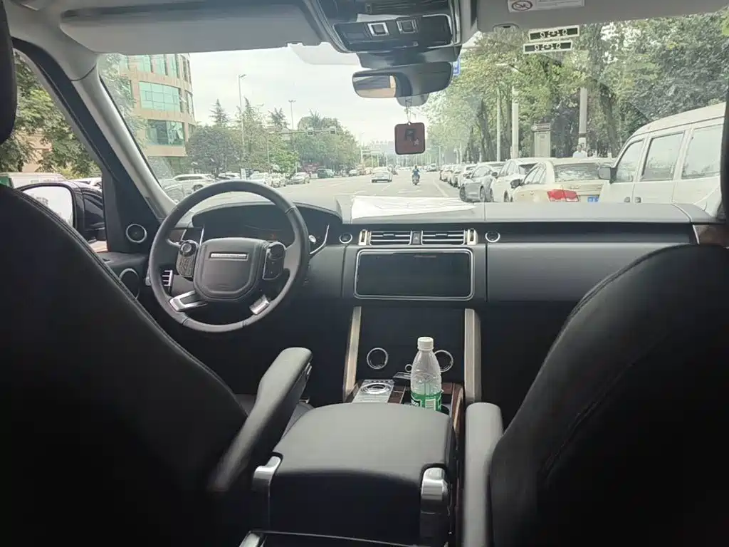 Photo 12 - Land Rover Range Rover