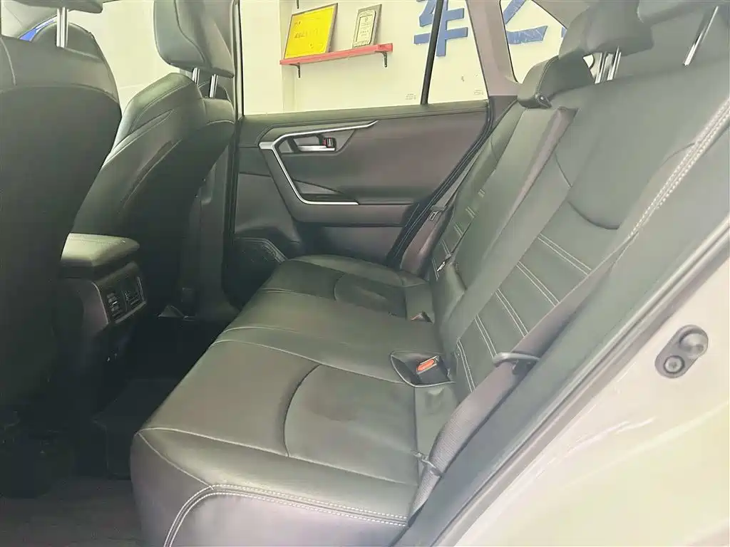 Toyota Wildlander 2021 2.0L CVT 2WD Luxury Edition фото 22
