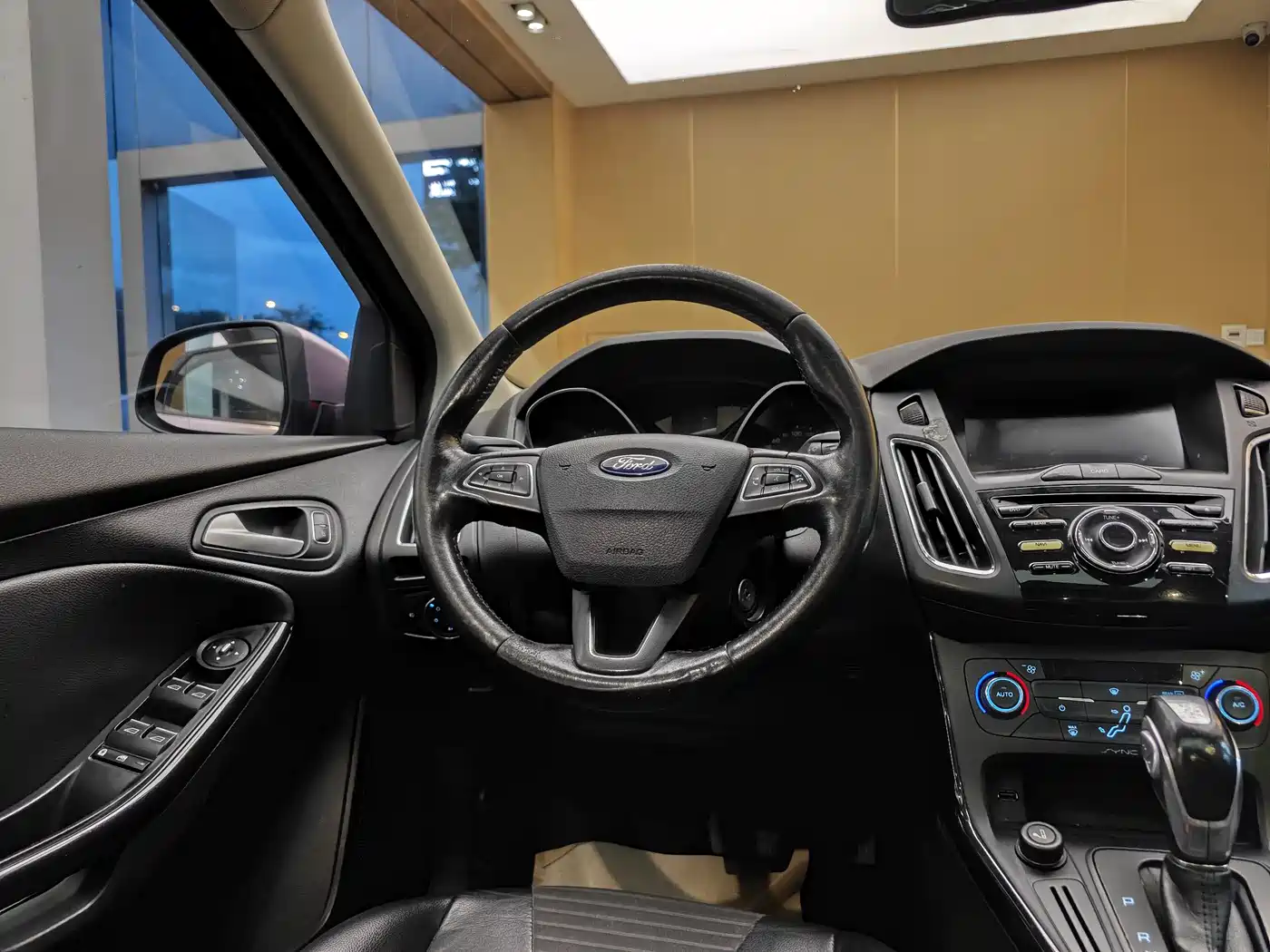 Ford Focus 2016 2017 Sedan 1.6L Automatic Fashion Smart Edition