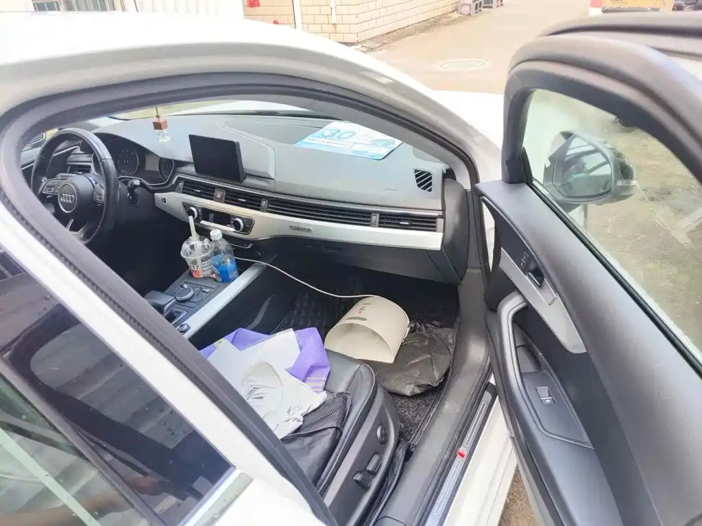 Photo 13 - Audi A4L