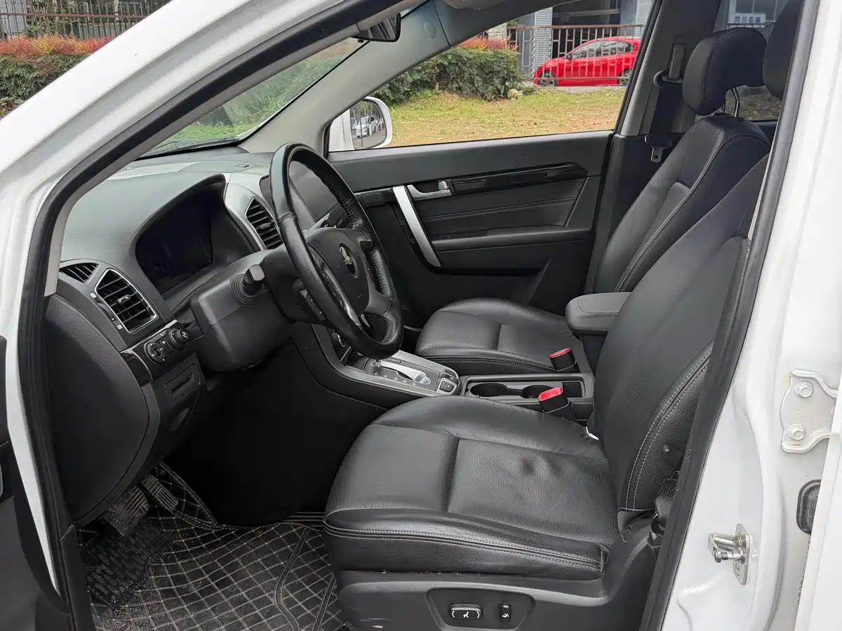 Chevrolet Captiva 2014 2.4L 4WD Flagship 7-seater фото 10
