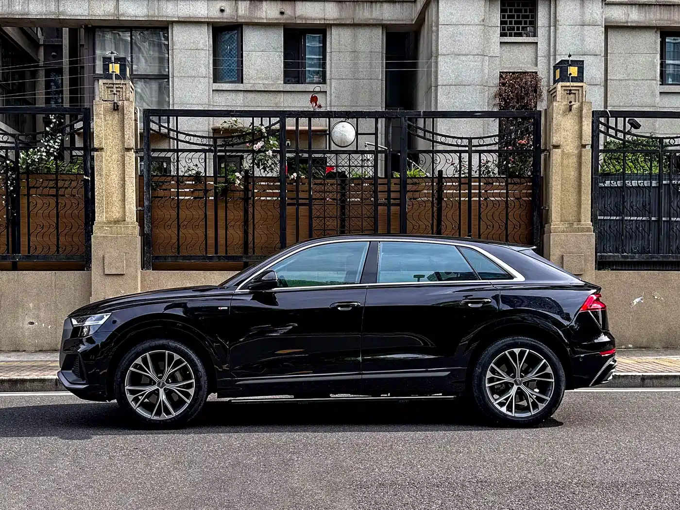 Audi Q8 2019 55 TFSI Luxury Dynamic фото 3