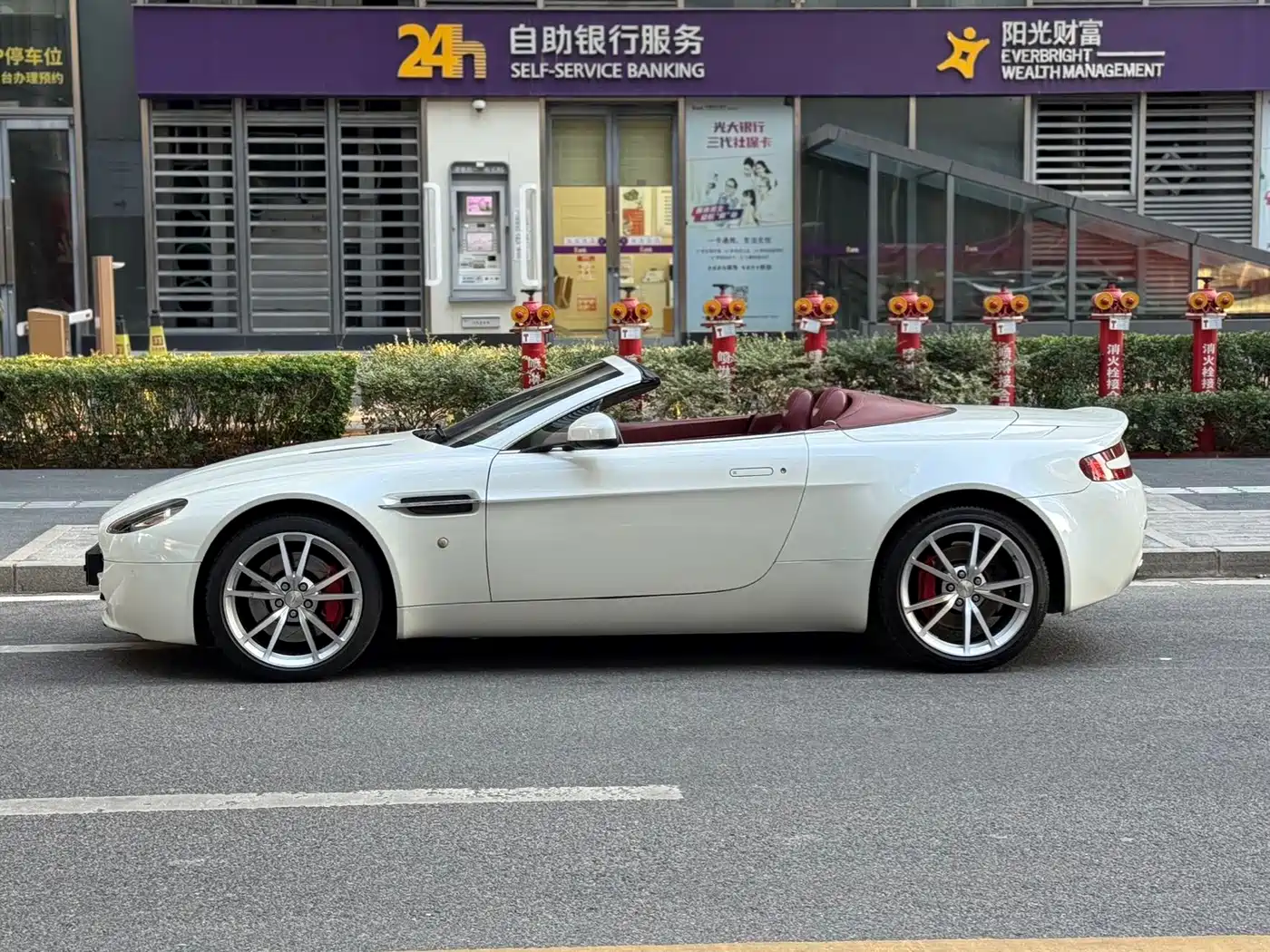 Aston Martin V8 Vantage 2011 2011 4.7L Sportshift Roadster