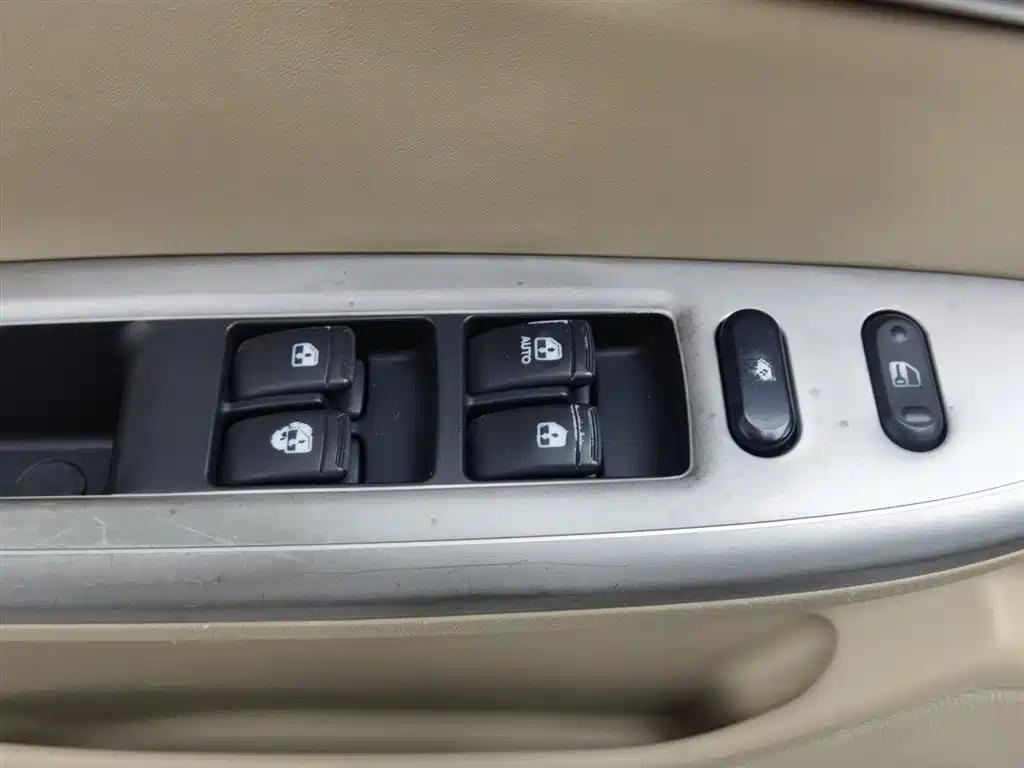 Buick Excelle 2013 1.5L Automatic Classic фото 9
