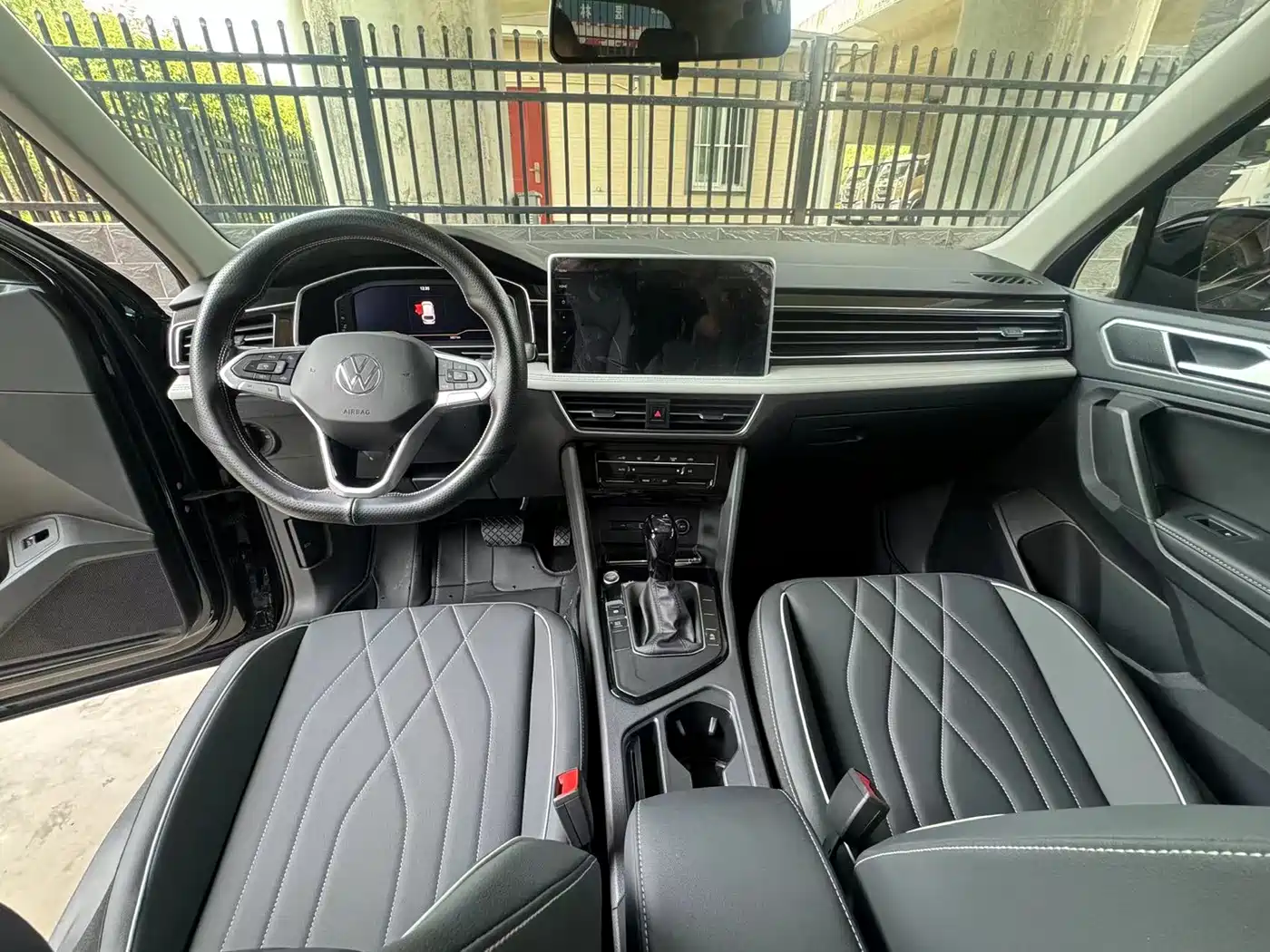 Volkswagen Tiguan L 2025 Model 300TSI Auto 2WD Dragon Edition фото 12