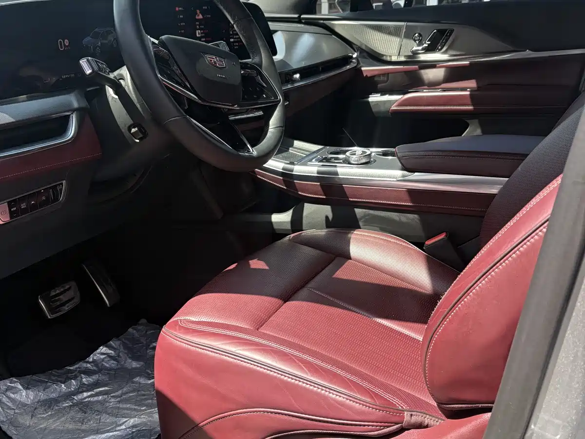 Cadillac XT5 2025 2025 Model 2.0T Platinum