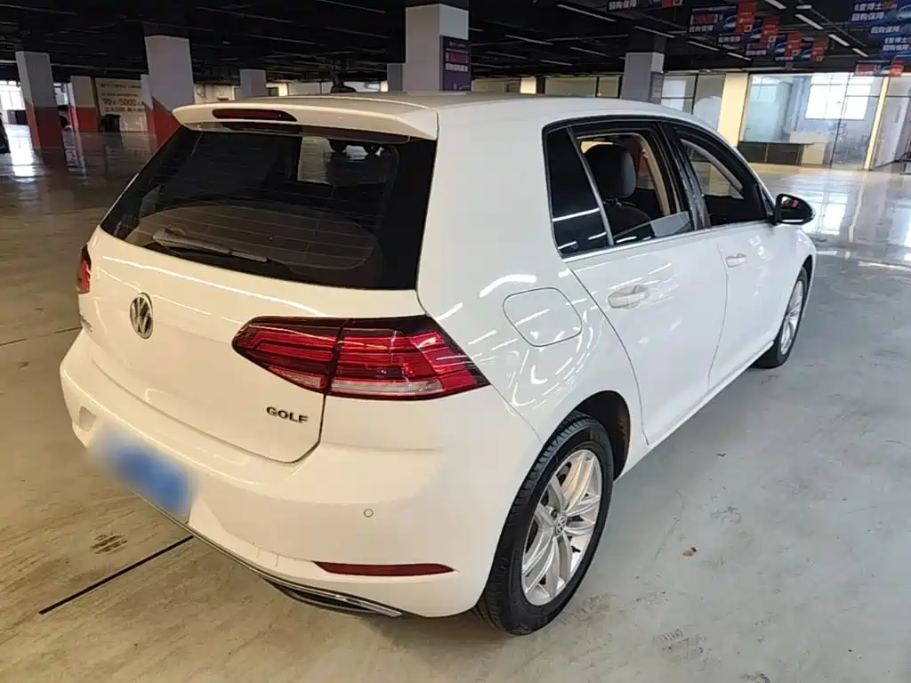 صورة 7 - Volkswagen Golf