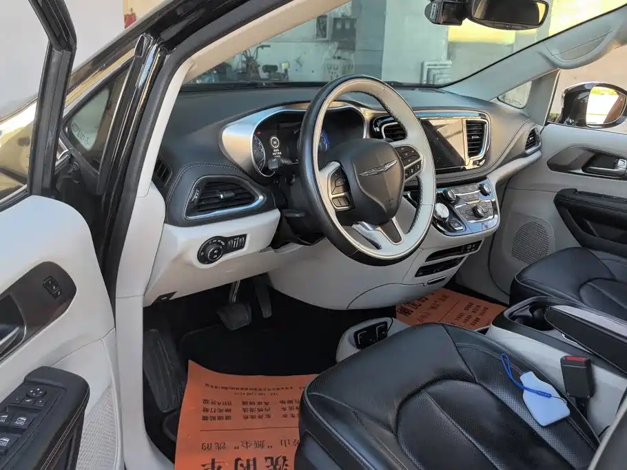 Chrysler Grand Voyager (Import) 2019 2017 3.6L Premium Edition