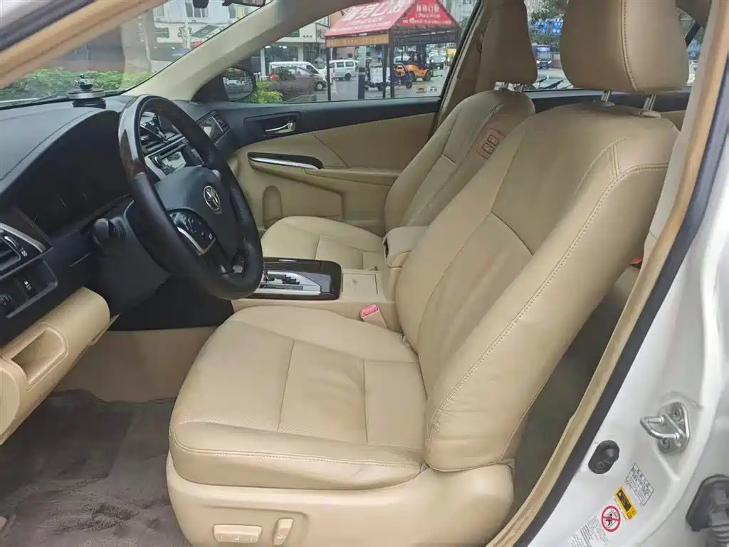Toyota Camry 2015 2.0G Leading Edition фото 4