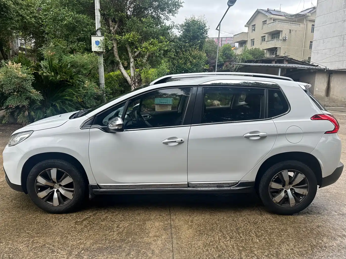 Peugeot 2008 2014 1.6L Automatic Navigation Edition фото 2