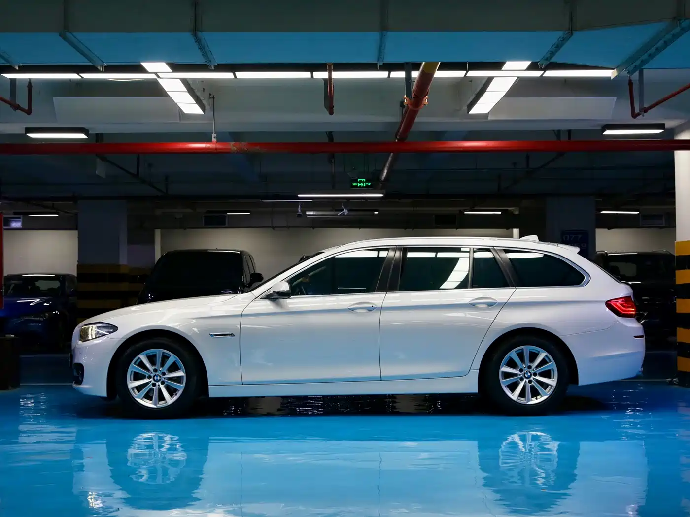 BMW 5 Series (Import) 2014 520i Touring фото 2