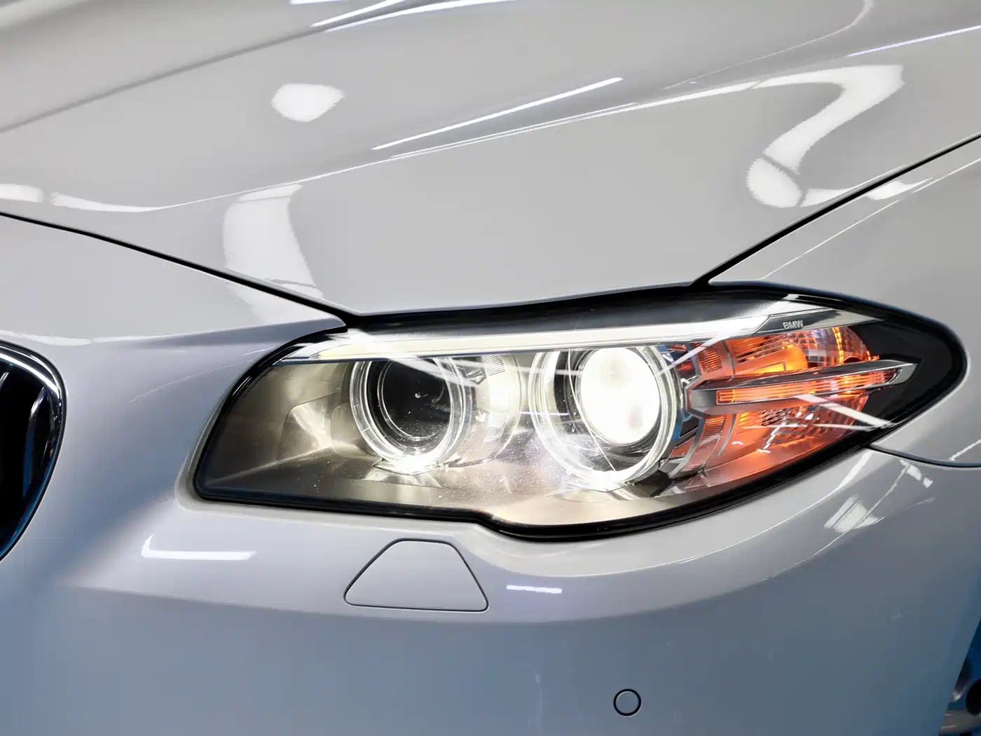 BMW 5 Series (Import) 2014 520i Touring фото 4