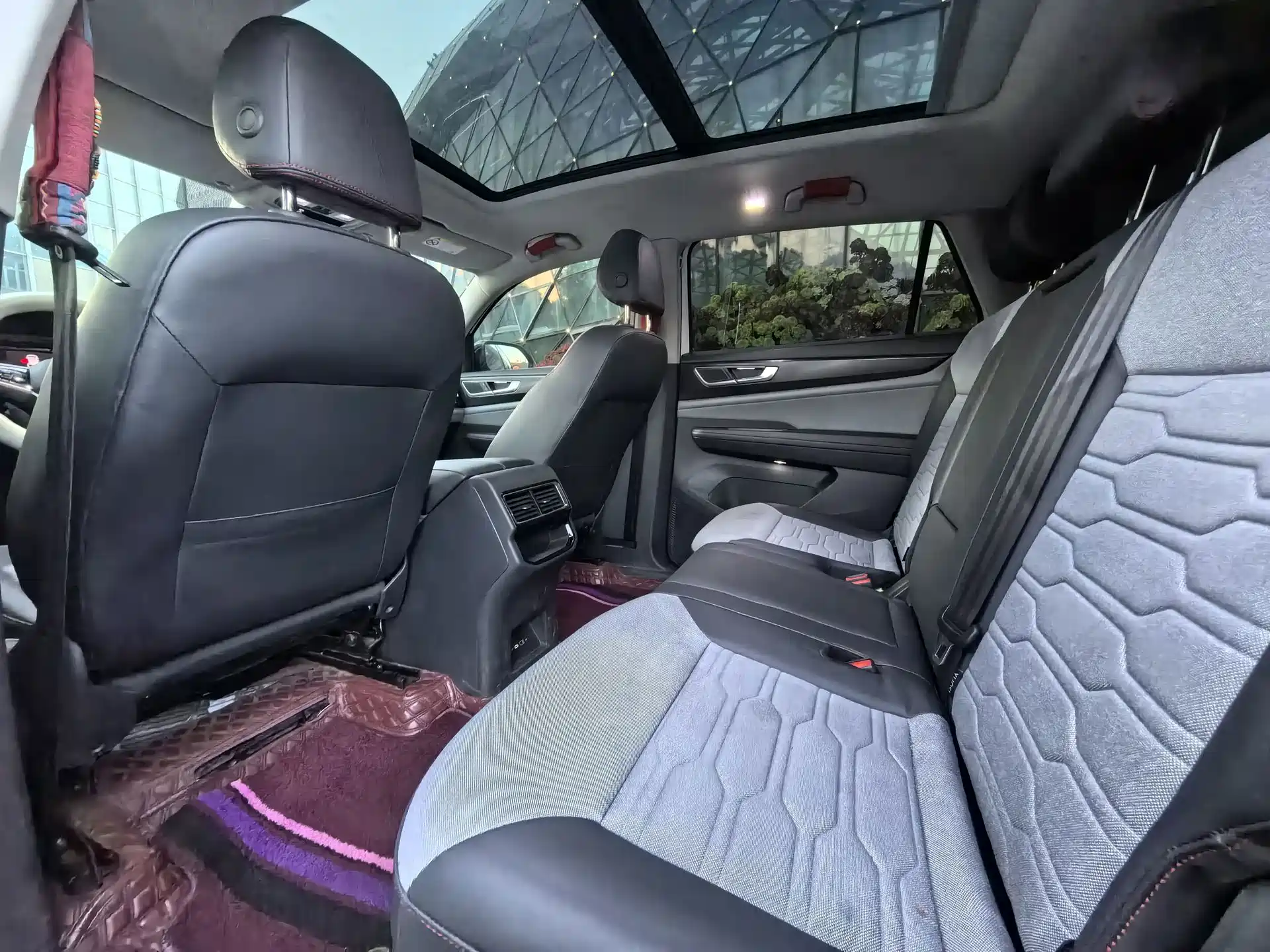Photo 9 - Volkswagen Teramont