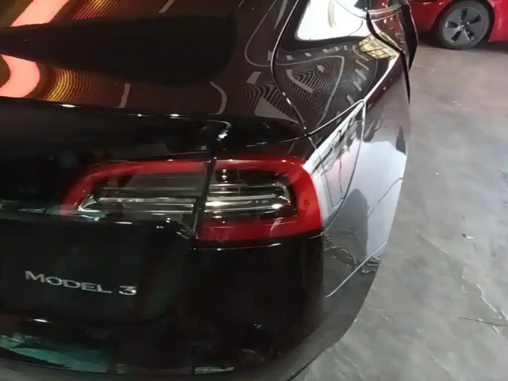 Фото 8 - Tesla Model 3