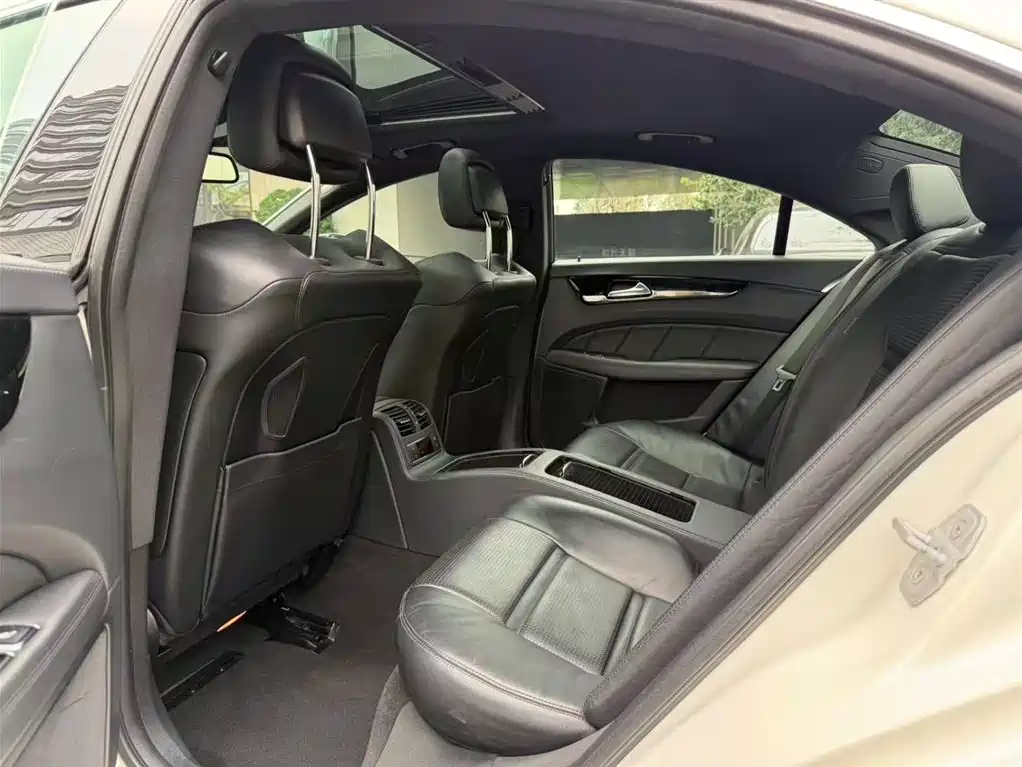 Mercedes-Benz CLS AMG 2015 AMG CLS 63 4MATIC фото 12
