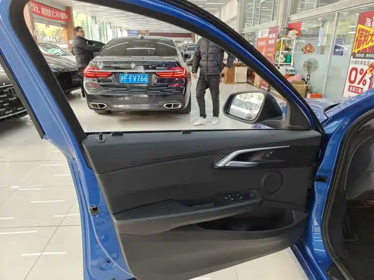 BMW 1 Series 2018 118i Sport Edition фото 4