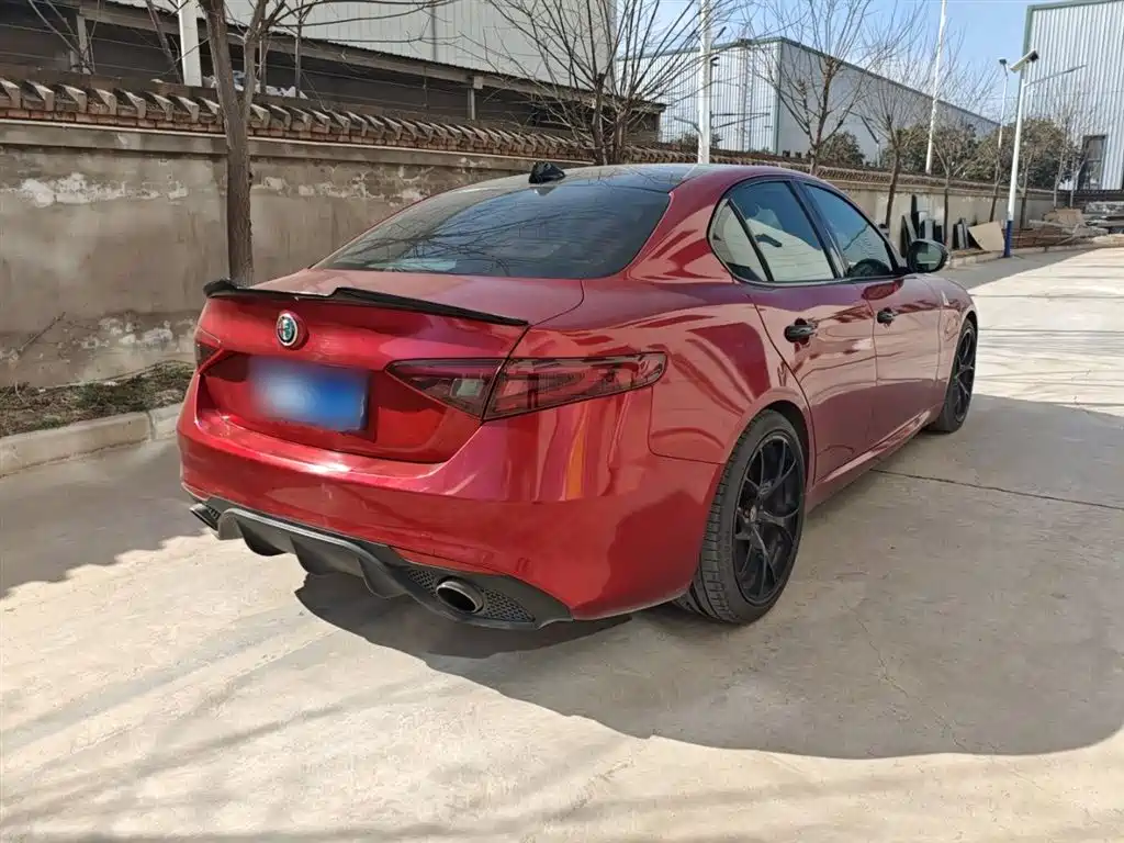 Alfa Romeo Giulia 2018 2017 2.0T 280HP Luxury Edition