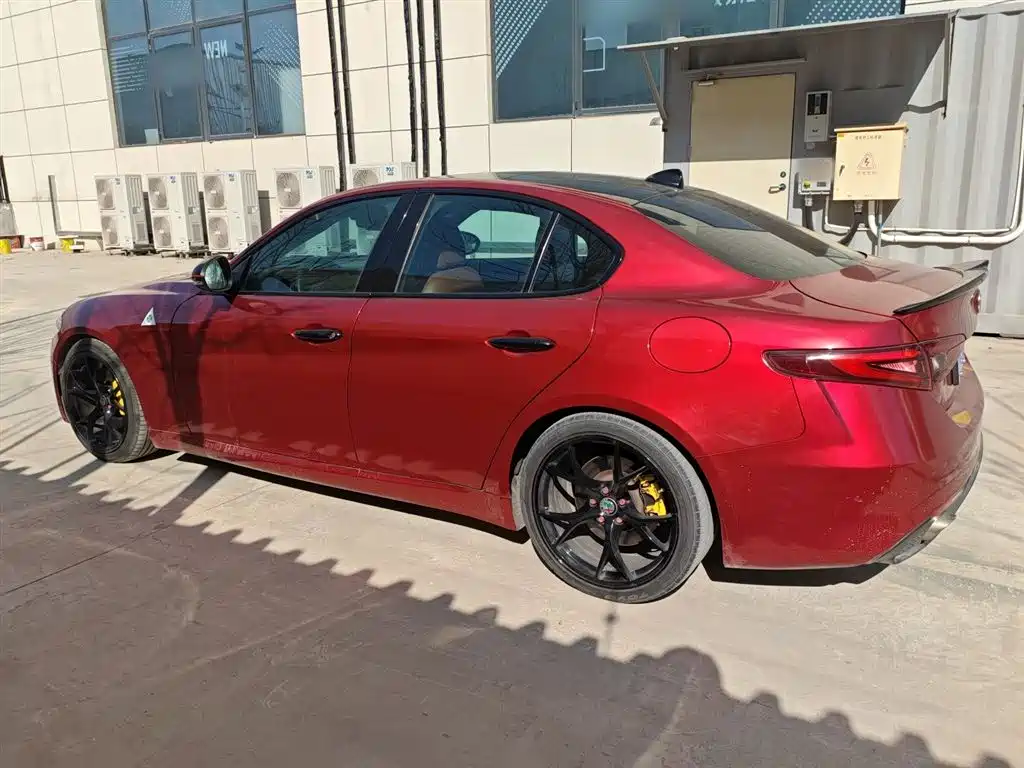 Alfa Romeo Giulia 2018 2017 2.0T 280HP Luxury Edition