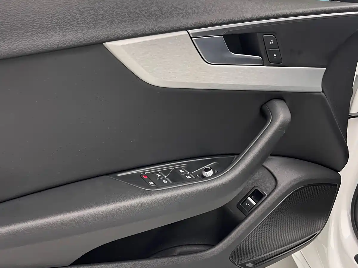 Audi A4L 2020 40 TFSI Fashion Dynamic Edition фото 20