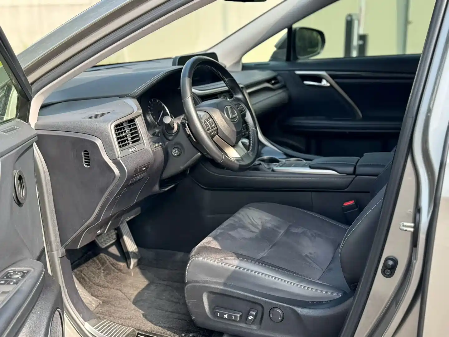 Фото 4 - Lexus RX
