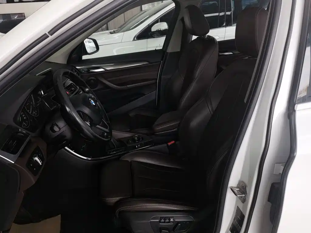 Фото 8 - BMW X1