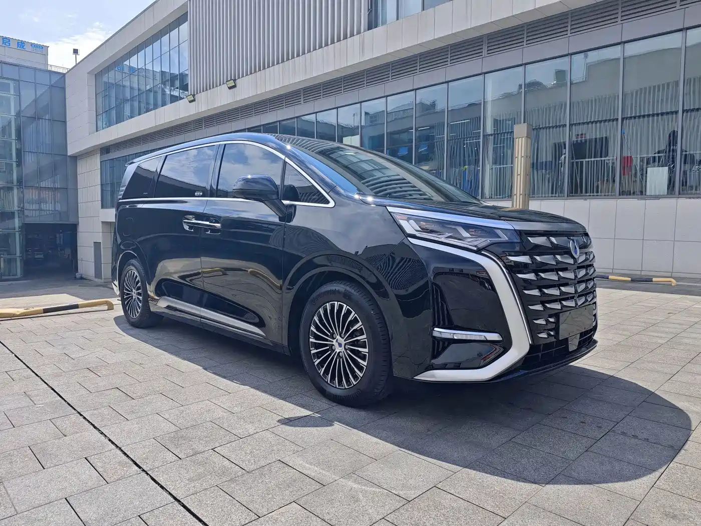 Denza D9 2025 2024 DM-i 980 AWD Prestige