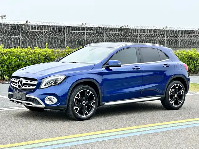 MERCEDES-BENZ GLA